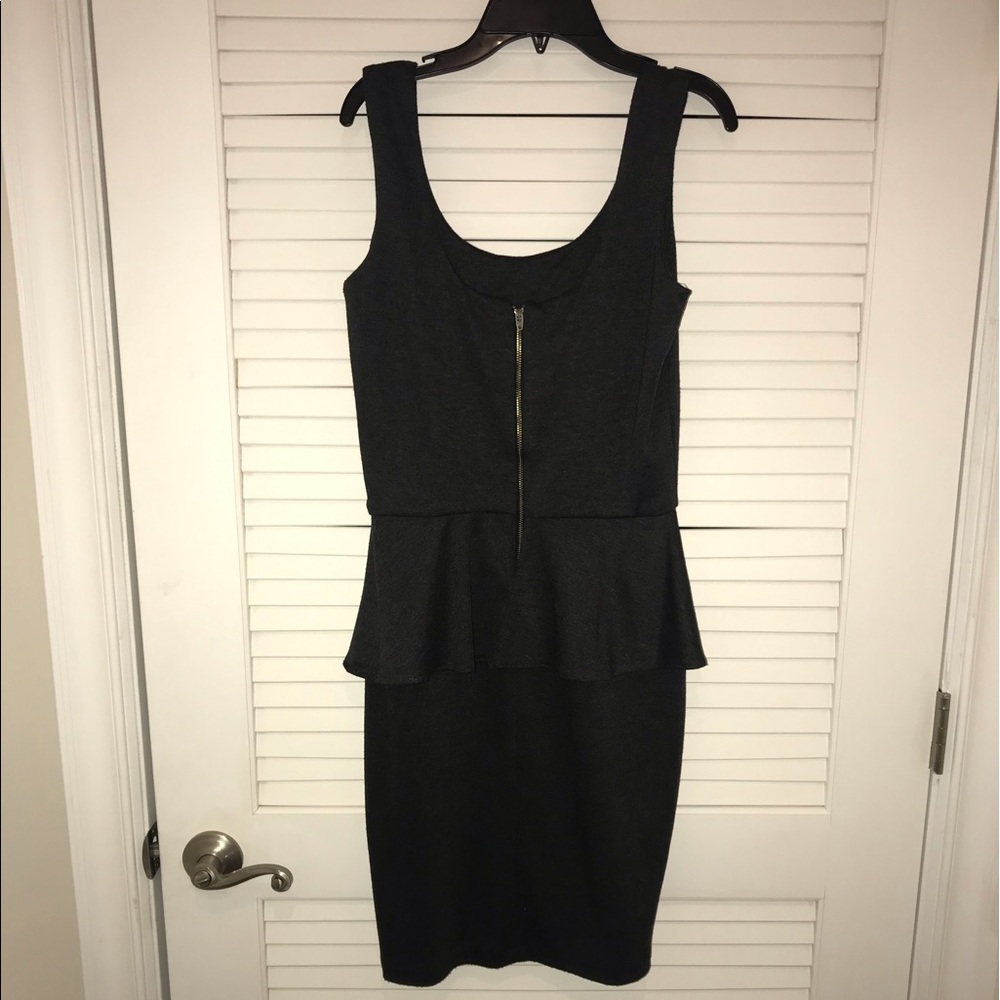 Dress - Picture 5 of 6